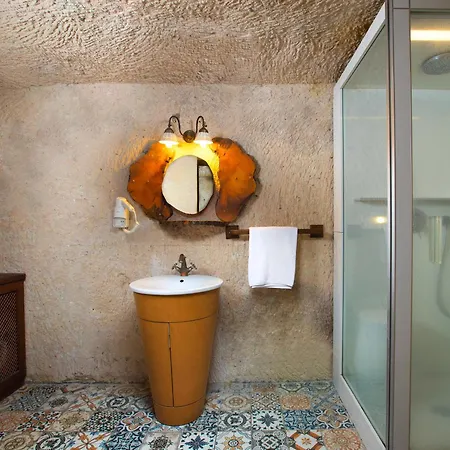 מלון Minia Cave 5*