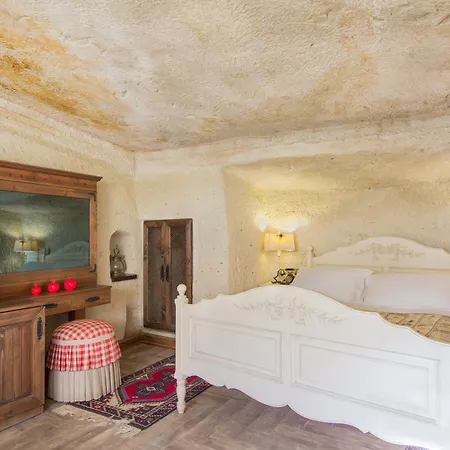 מלון Minia Cave 5*